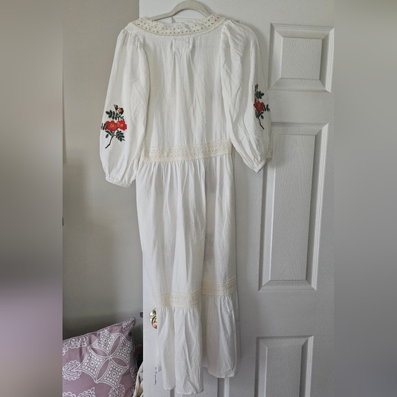 Meadows Iris Floral Embroidered White Dress - Picture 4 of 10